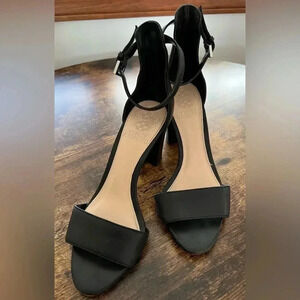 Vince Camuto | ladies block heel sandals. Size: 6.5​
